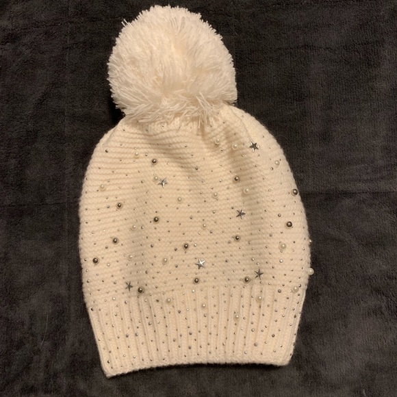 F&F Accessories - ❄️White Knitted Beanie❄️